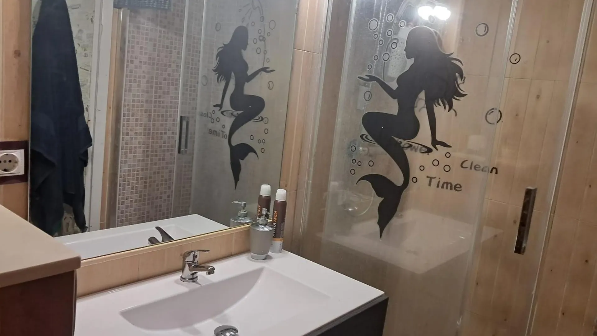 Проживание в семье Habitacion Individual Luna & Tambor Room Альмерия